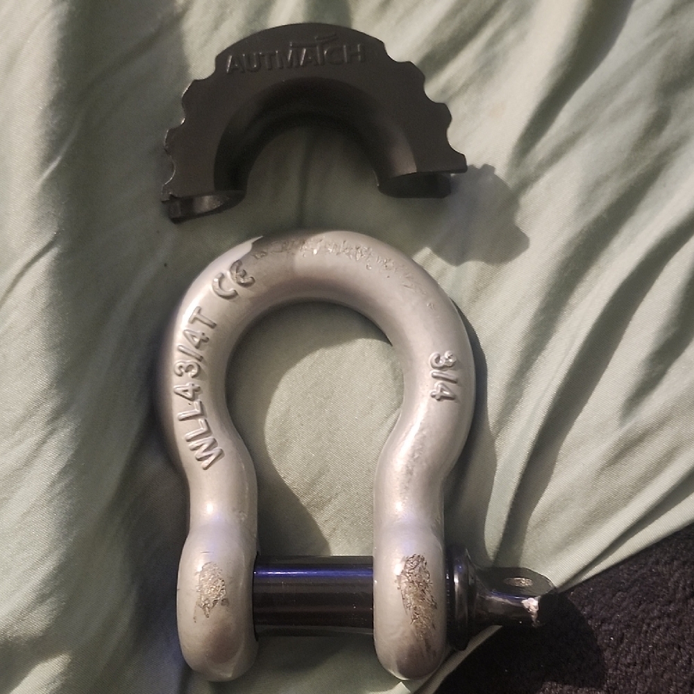 AUTMATCH Silver and Black Shackle